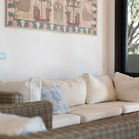 Sleeps 6 Wifi Villa